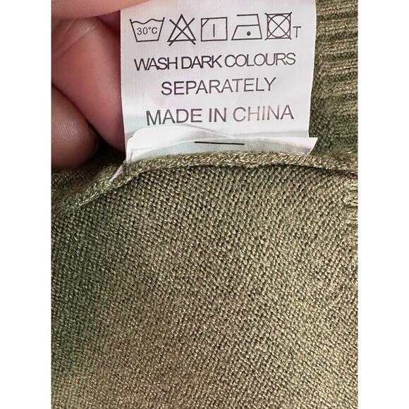 Green long sleeves button cardigan sweater size Large - Picture 4 of 12